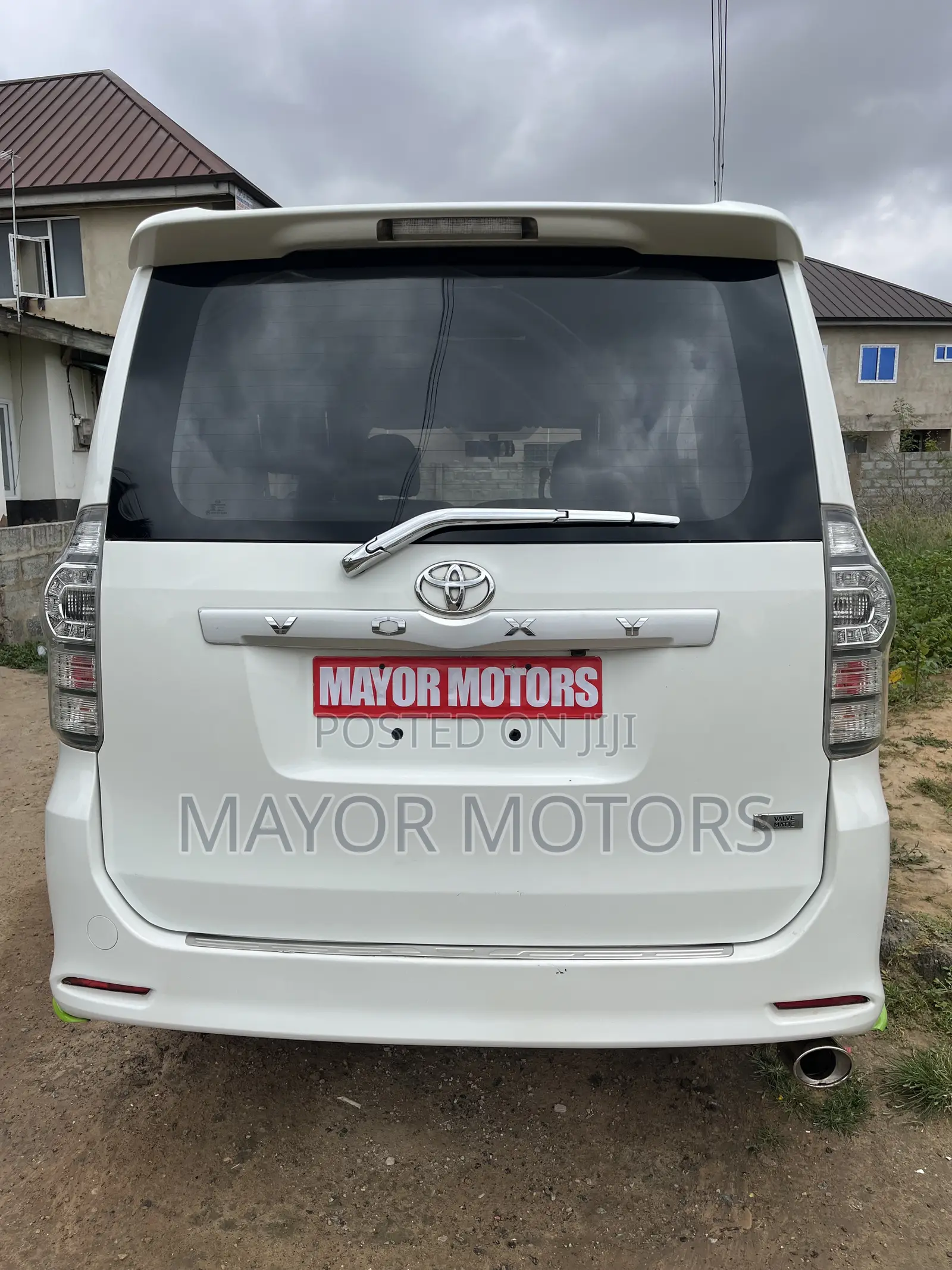 Toyota Voxy X L Edition 4WD 8-Seater 2010 White