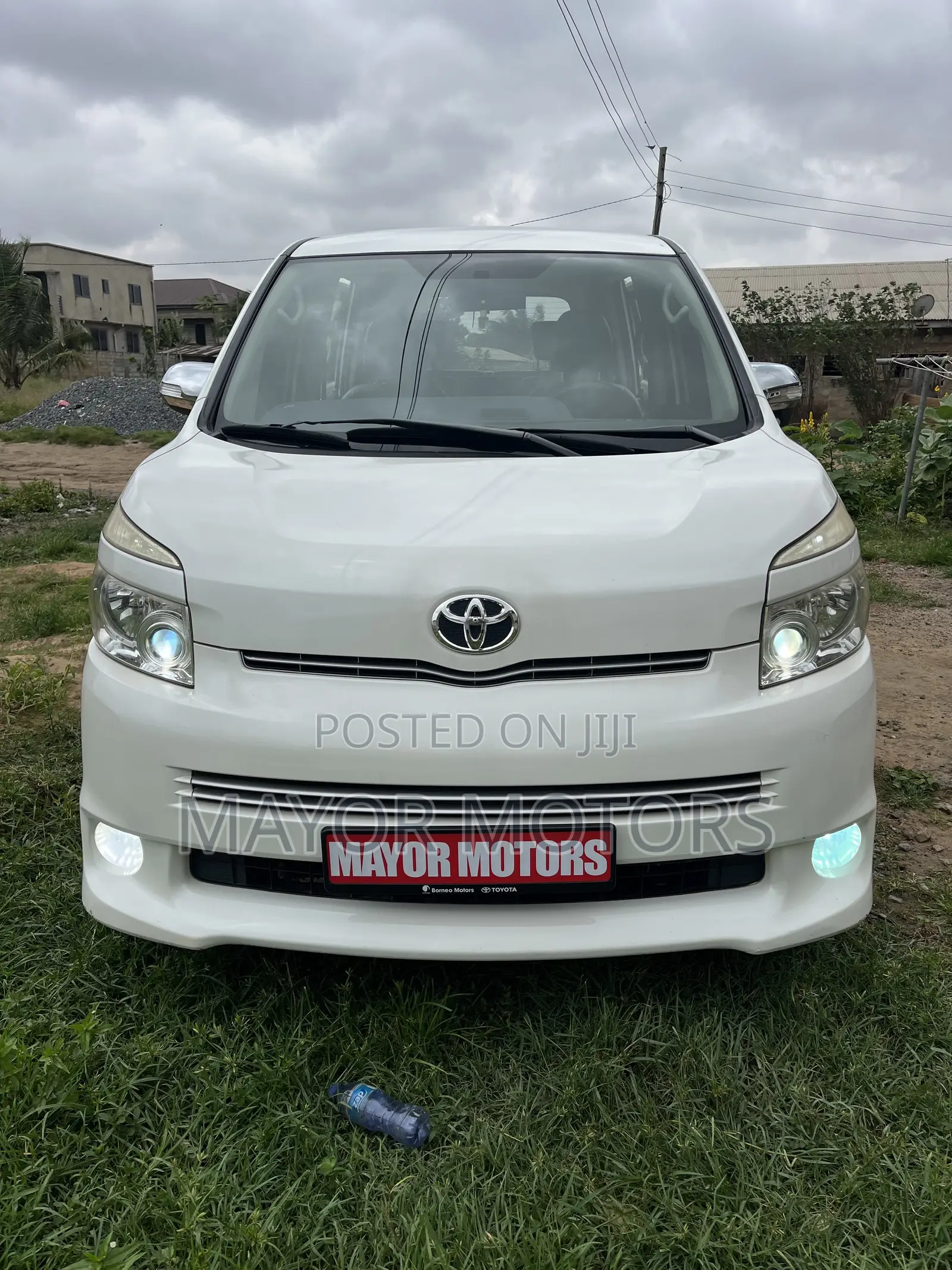 Toyota Voxy X L Edition 4WD 8-Seater 2010 White