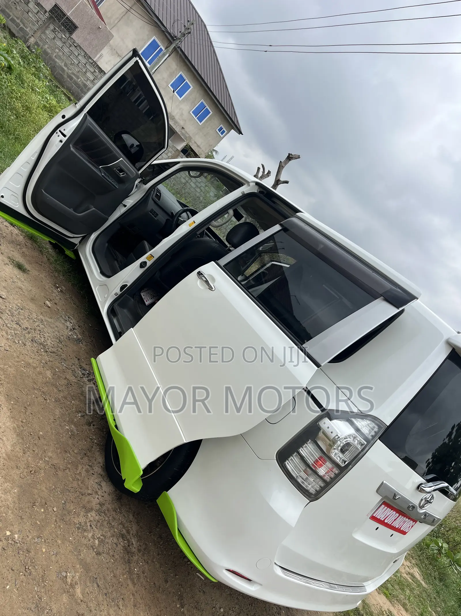 Toyota Voxy X L Edition 4WD 8-Seater 2010 White