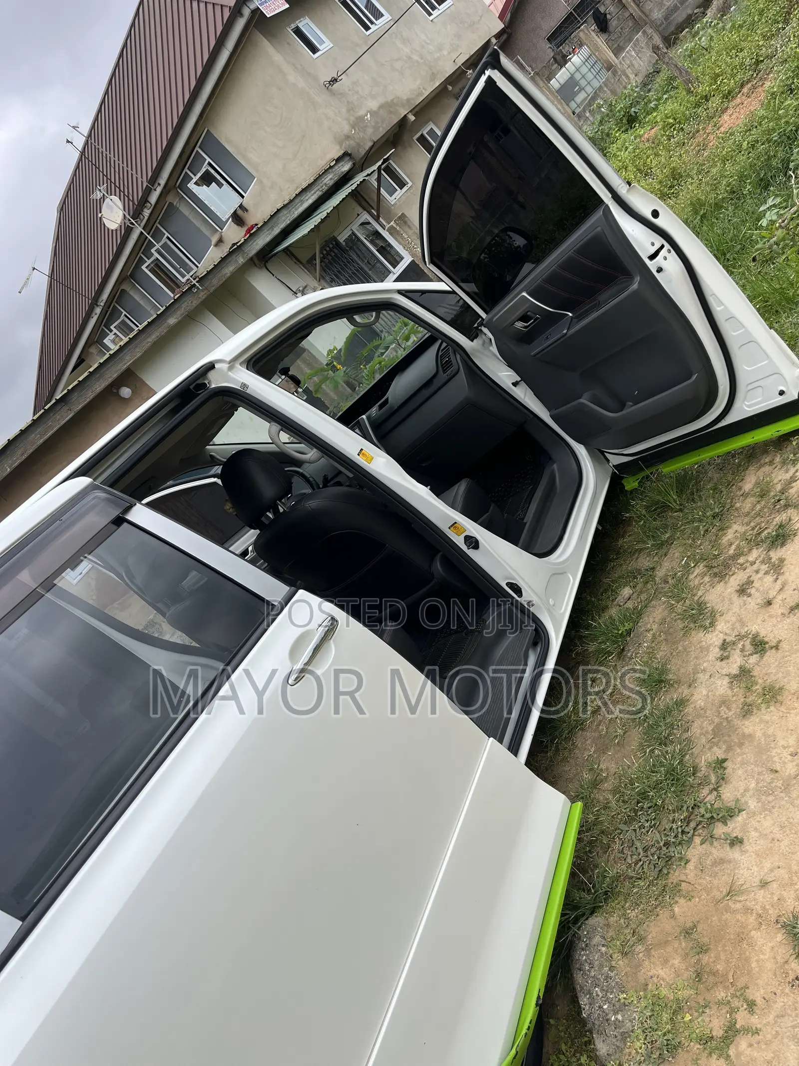 Toyota Voxy X L Edition 4WD 8-Seater 2010 White