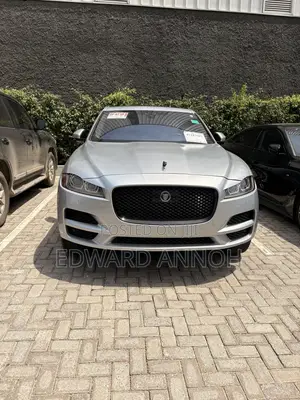 Jaguar F-Pace 2019 Silver