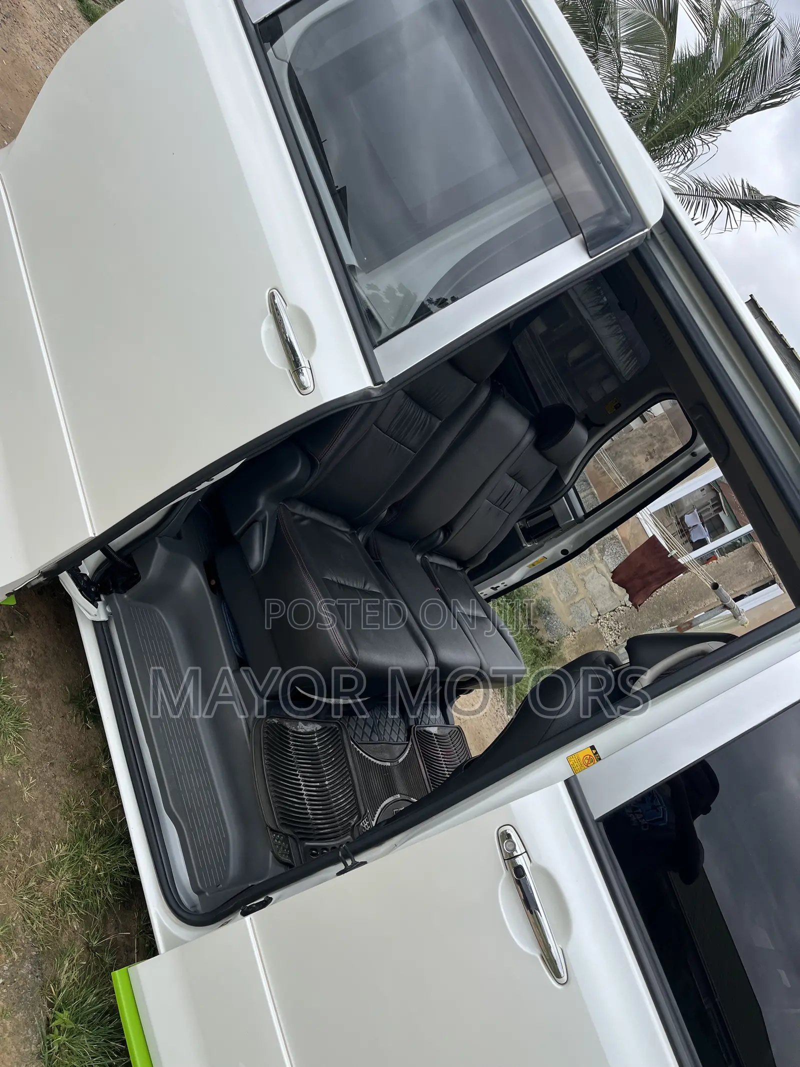 Toyota Voxy X L Edition 4WD 8-Seater 2010 White