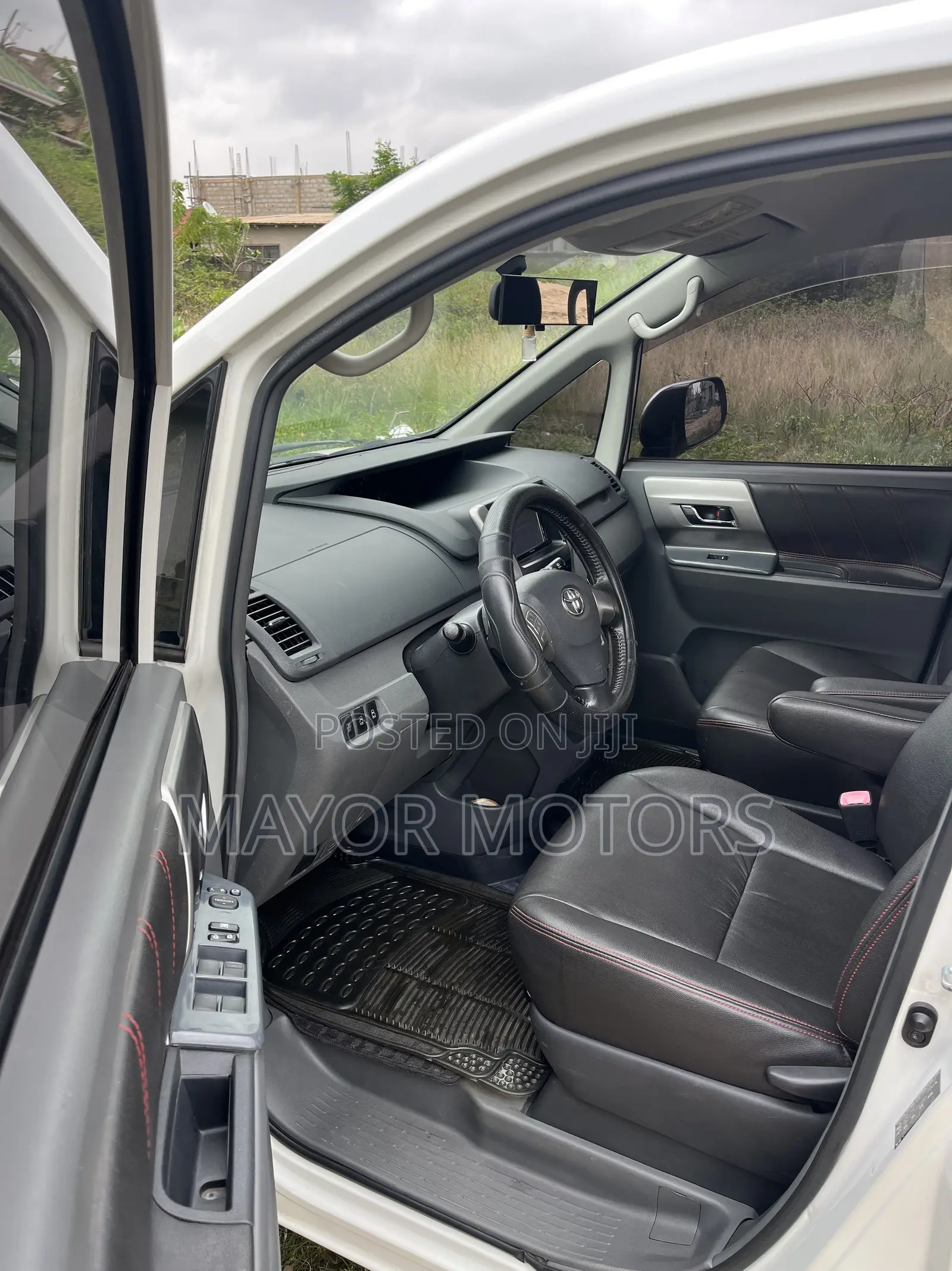 Toyota Voxy X L Edition 4WD 8-Seater 2010 White