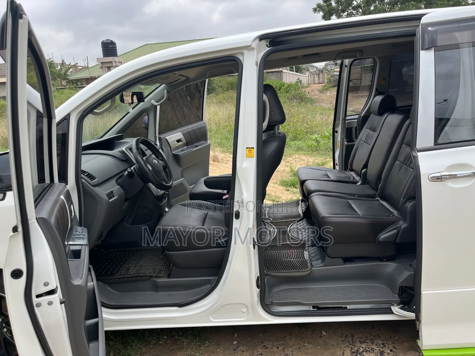 Toyota Voxy X L Edition 4WD 8-Seater 2010 White