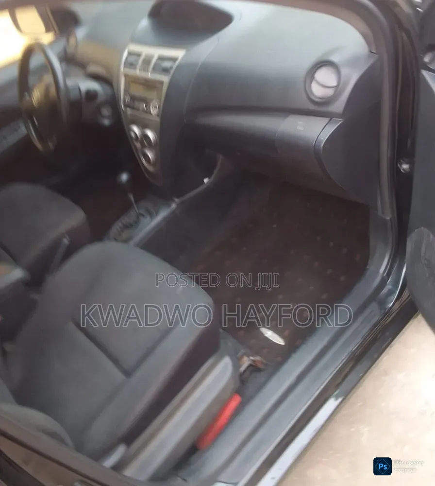 Toyota Yaris 2010 Black