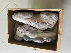 Adidas Yeezy Boost 500