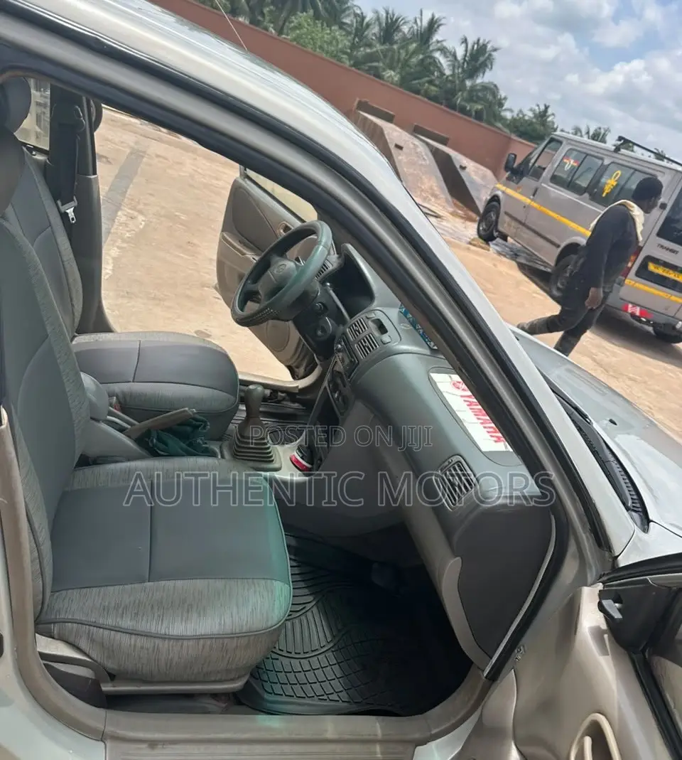 Toyota Corolla 1.6 Sedan 2002 Ivory