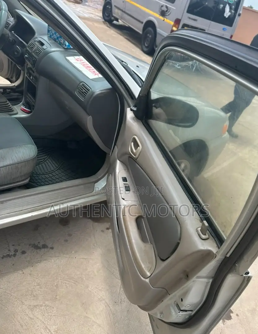 Toyota Corolla 1.6 Sedan 2002 Ivory