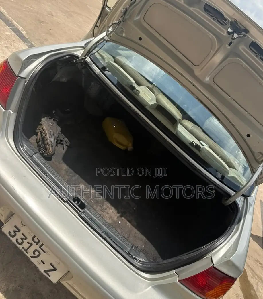 Toyota Corolla 1.6 Sedan 2002 Ivory