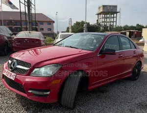 Mercedes-Benz C250 2014 Red