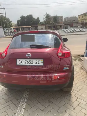 Nissan Juke SV 4dr Hatchback AWD (1.6L 4cyl Turbo CVT) 2015 Burgundy