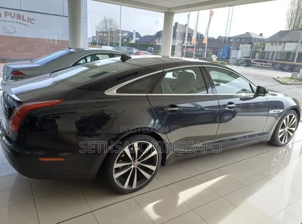 Jaguar XJ 2015 Black