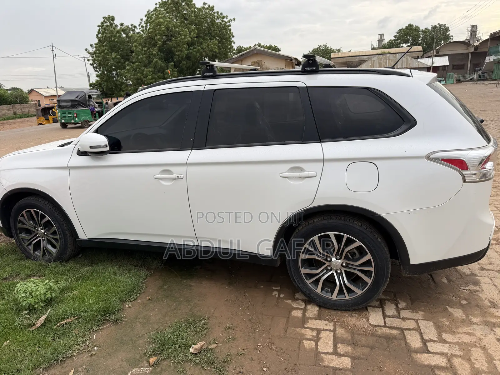Mitsubishi Outlander ES 4dr SUV (2.4L 4cyl CVT) 2015 White