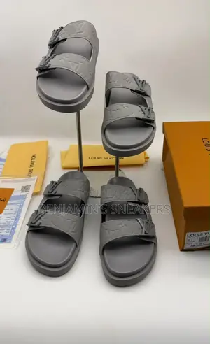 Louis Vuitton Slippers
