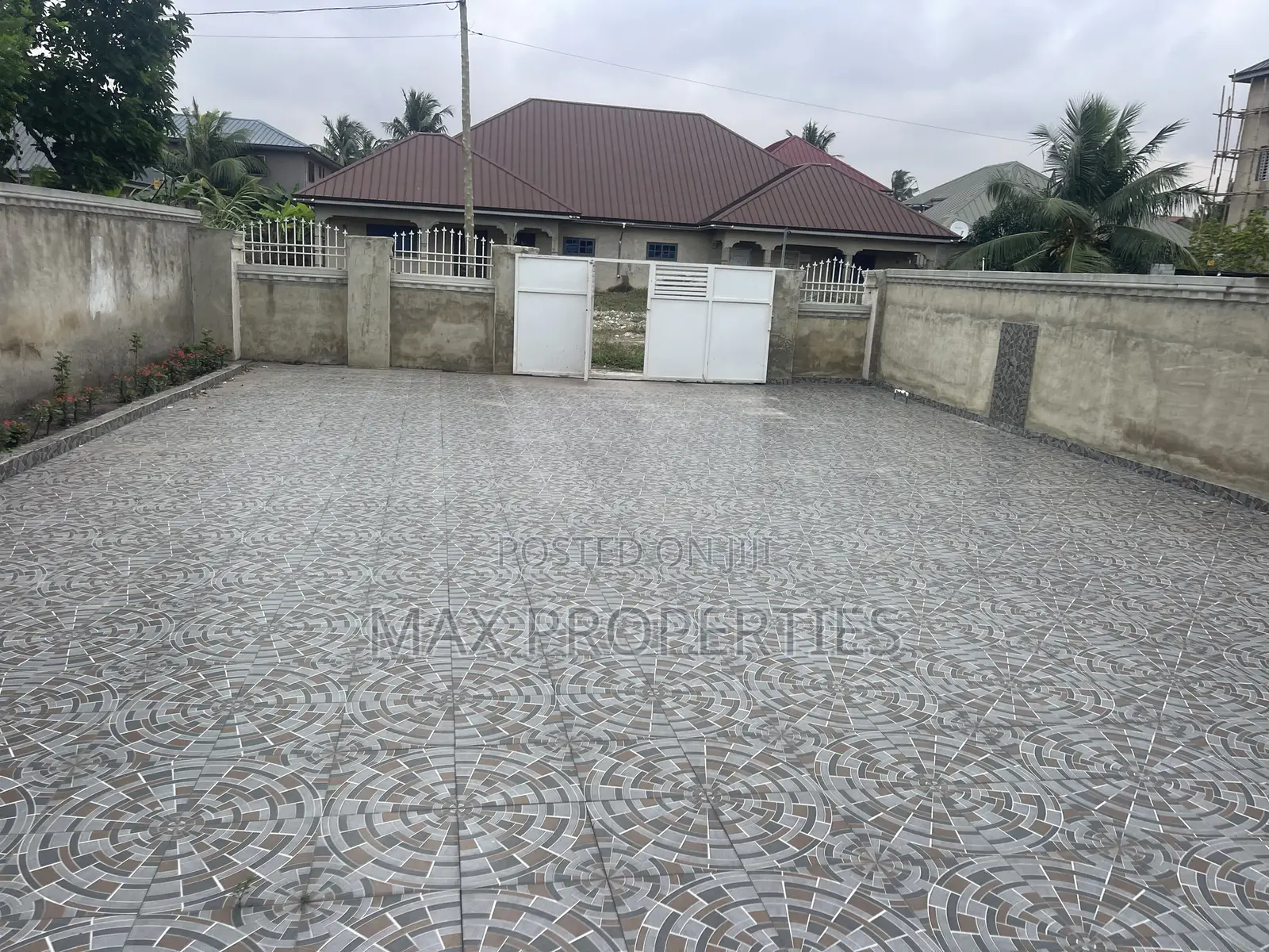 5bdrm House in Haatso for sale