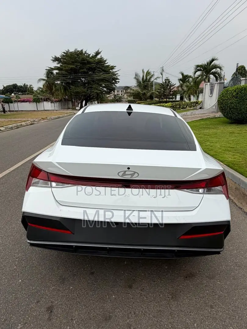 Hyundai Elantra 2024 White