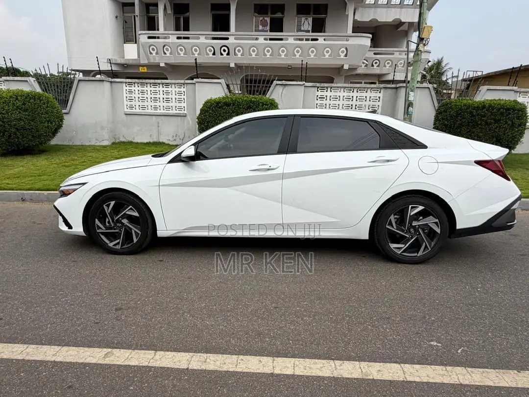 Hyundai Elantra 2024 White