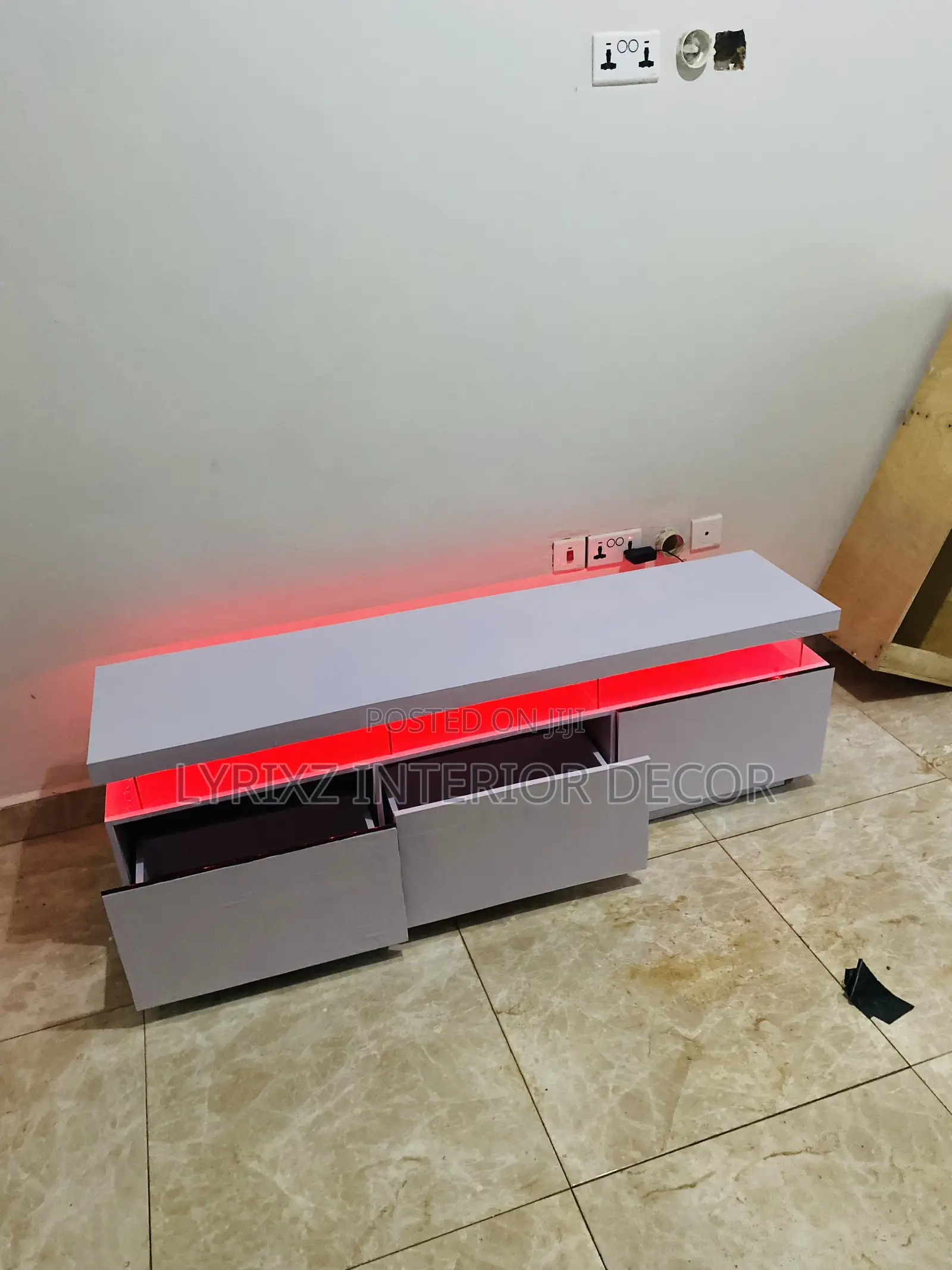 TV Stand (Both Floating and Standing