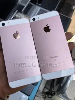 Apple iPhone SE 64 GB Silver