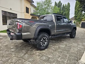 Toyota Tacoma 2019 Green