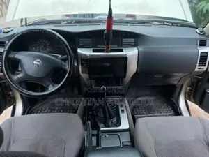 Nissan Patrol 2010 Gold