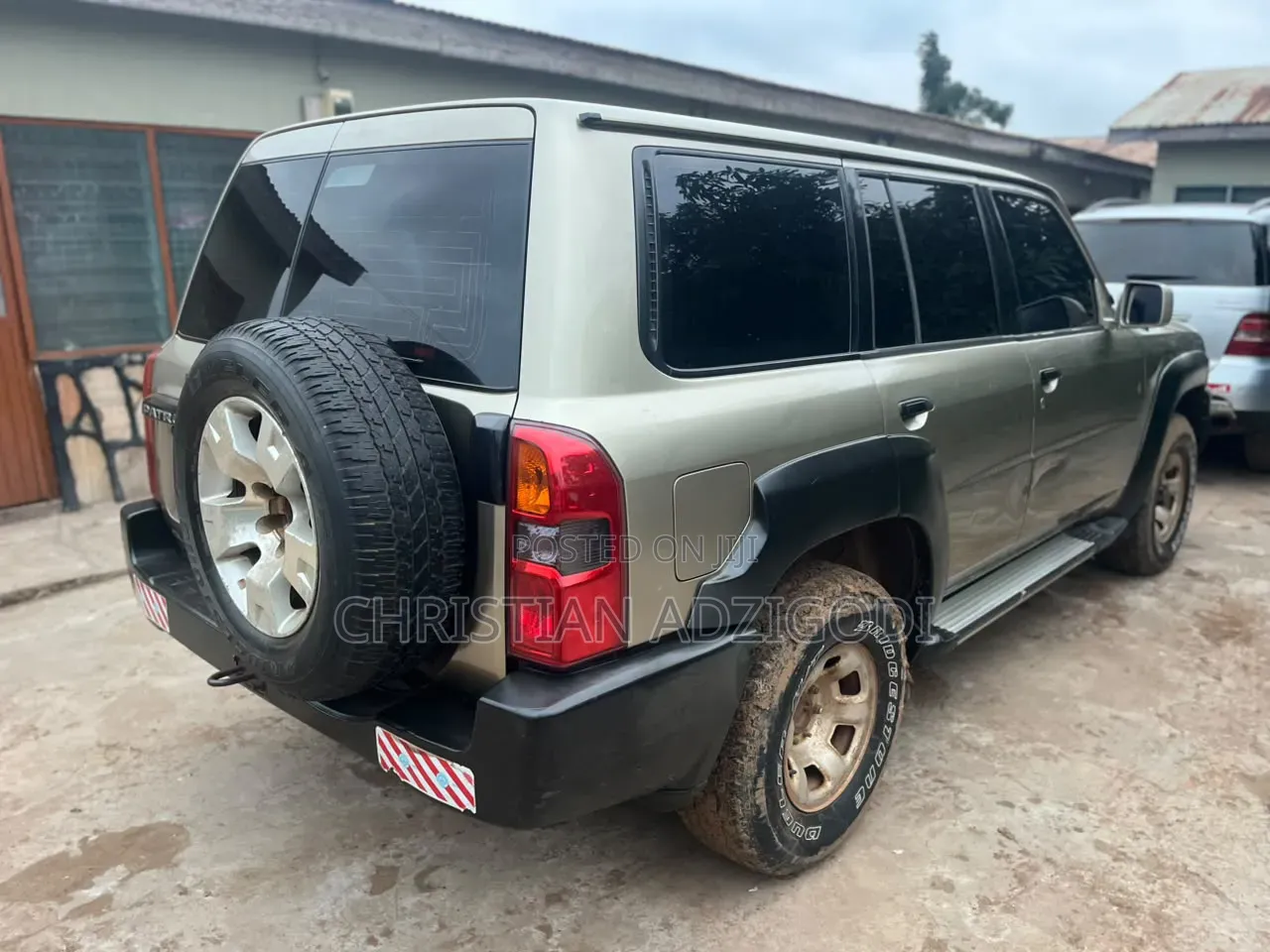 Nissan Patrol 2010 Gold