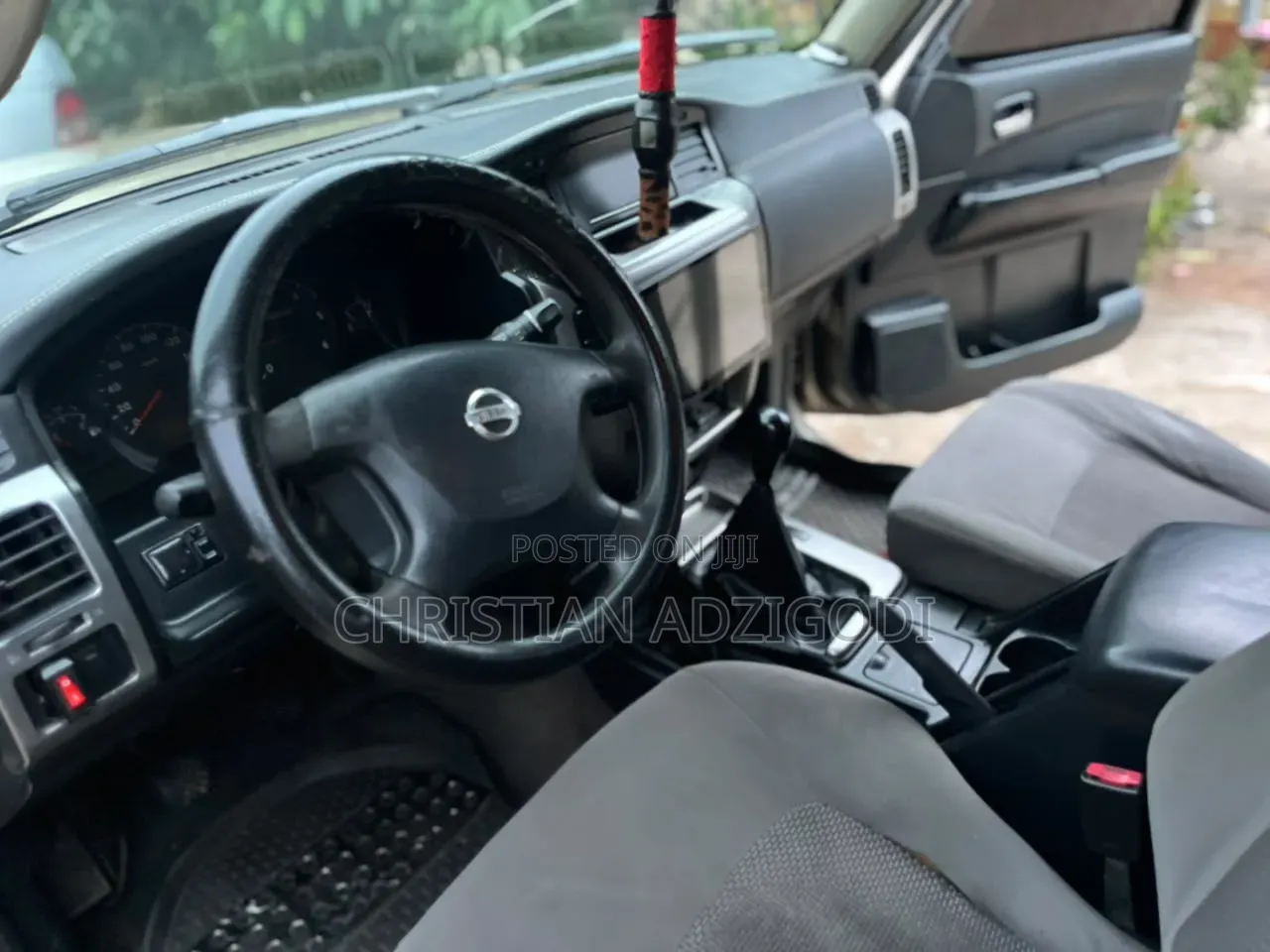 Nissan Patrol 2010 Gold