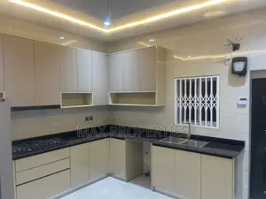 5bdrm House in Kwabenya for sale