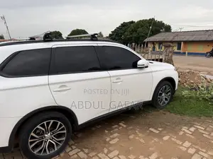 Mitsubishi Outlander ES 4dr SUV (2.4L 4cyl CVT) 2015 White