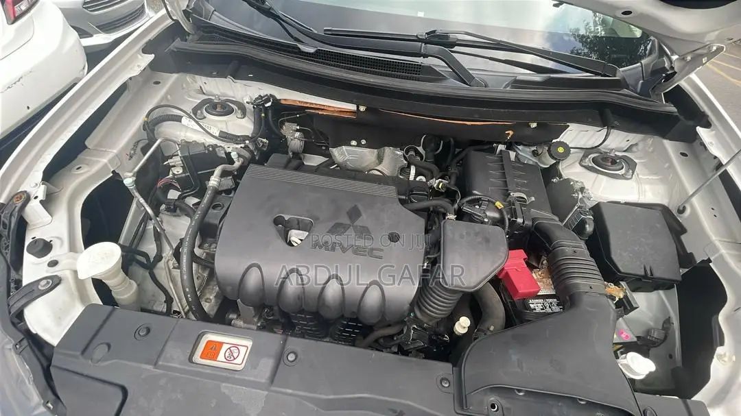 Mitsubishi Outlander ES 4dr SUV (2.4L 4cyl CVT) 2015 White