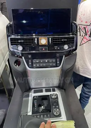 Land Cruiser 200 (2016 -2021) Interior Upgrade Screen and Console