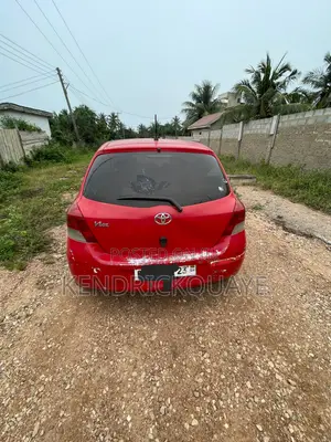 Toyota Vitz 1.0 FWD 5dr 2010 Red