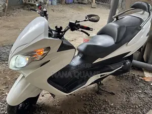 Suzuki Burgman 2022 White