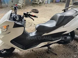 Suzuki Burgman 2022 White