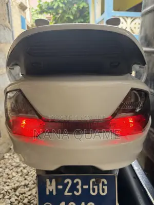 Suzuki Burgman 2022 White