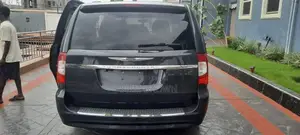 Chrysler Town & Country 2012 Black