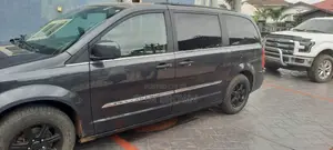 Chrysler Town & Country 2012 Black