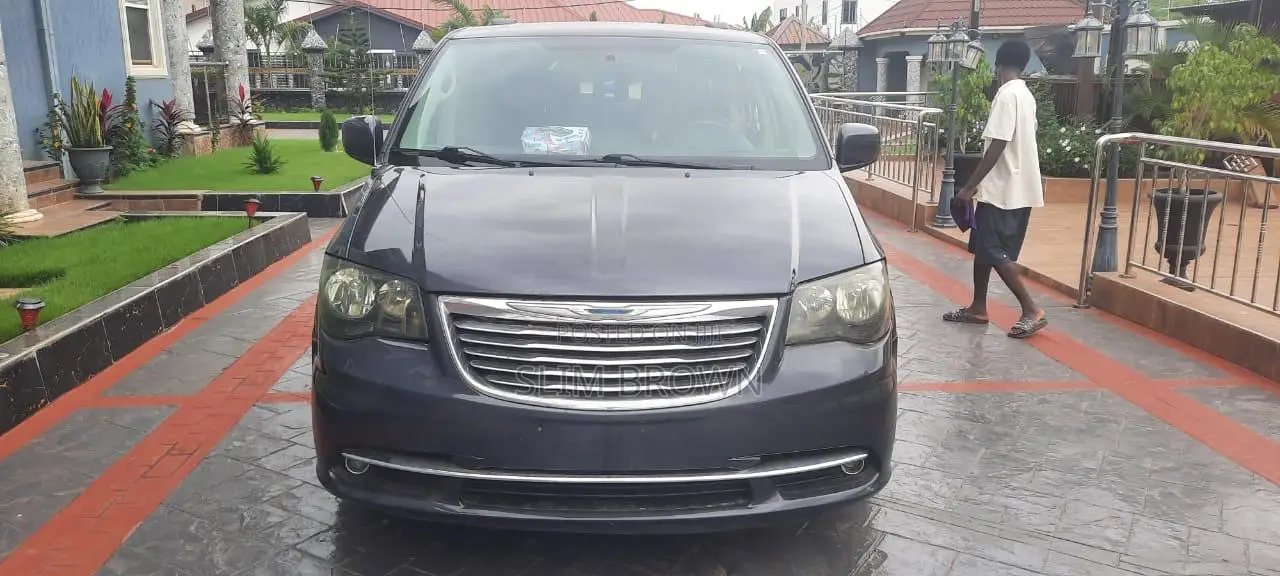 Chrysler Town & Country 2012 Black