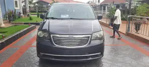 Chrysler Town & Country 2012 Black