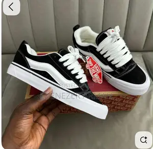 Sneakers (VANS)