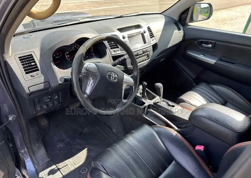Toyota Hilux 2014 Black