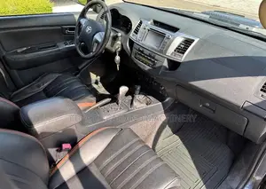 Toyota Hilux 2014 Black