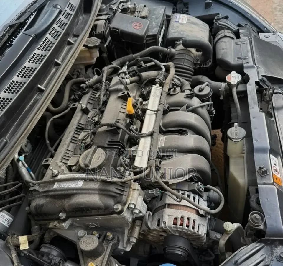 Hyundai Elantra 2016 Silver