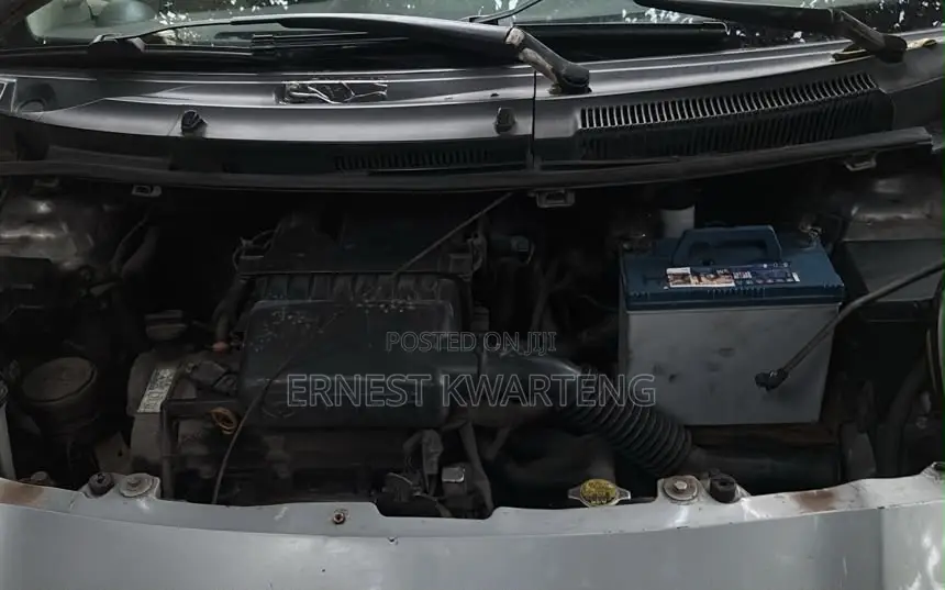 Toyota Vitz 2010 Silver