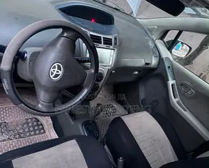 Toyota Vitz 2010 Silver