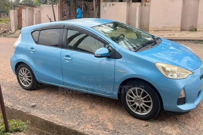 Toyota Aqua 2013 Blue