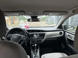 Toyota Corolla 2019 Silver