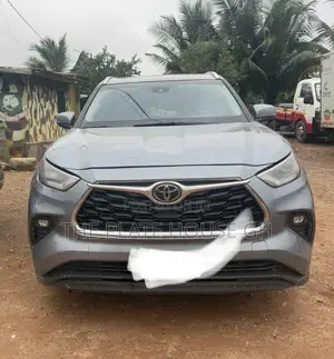 Toyota Highlander XLE 2022 Gray