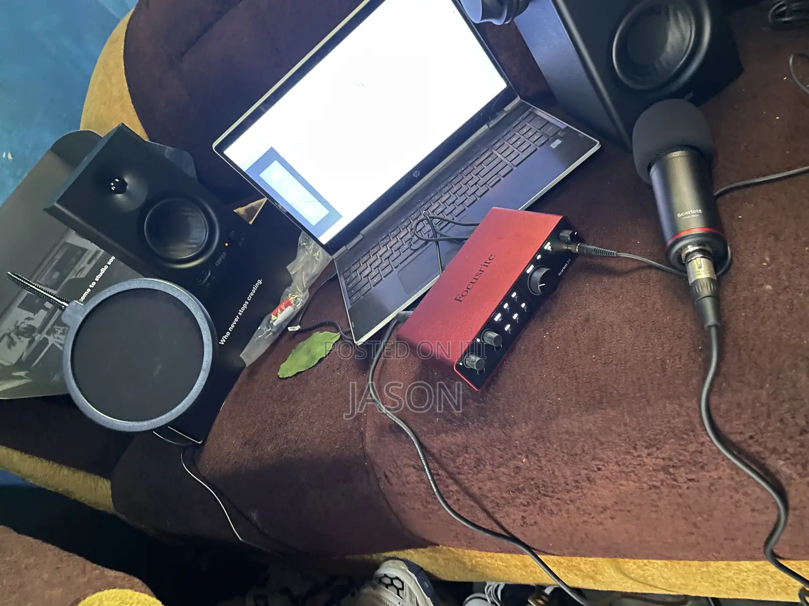 Focusrite Scarlet 4th Gen 2i2 Bundle With Studio Monitor