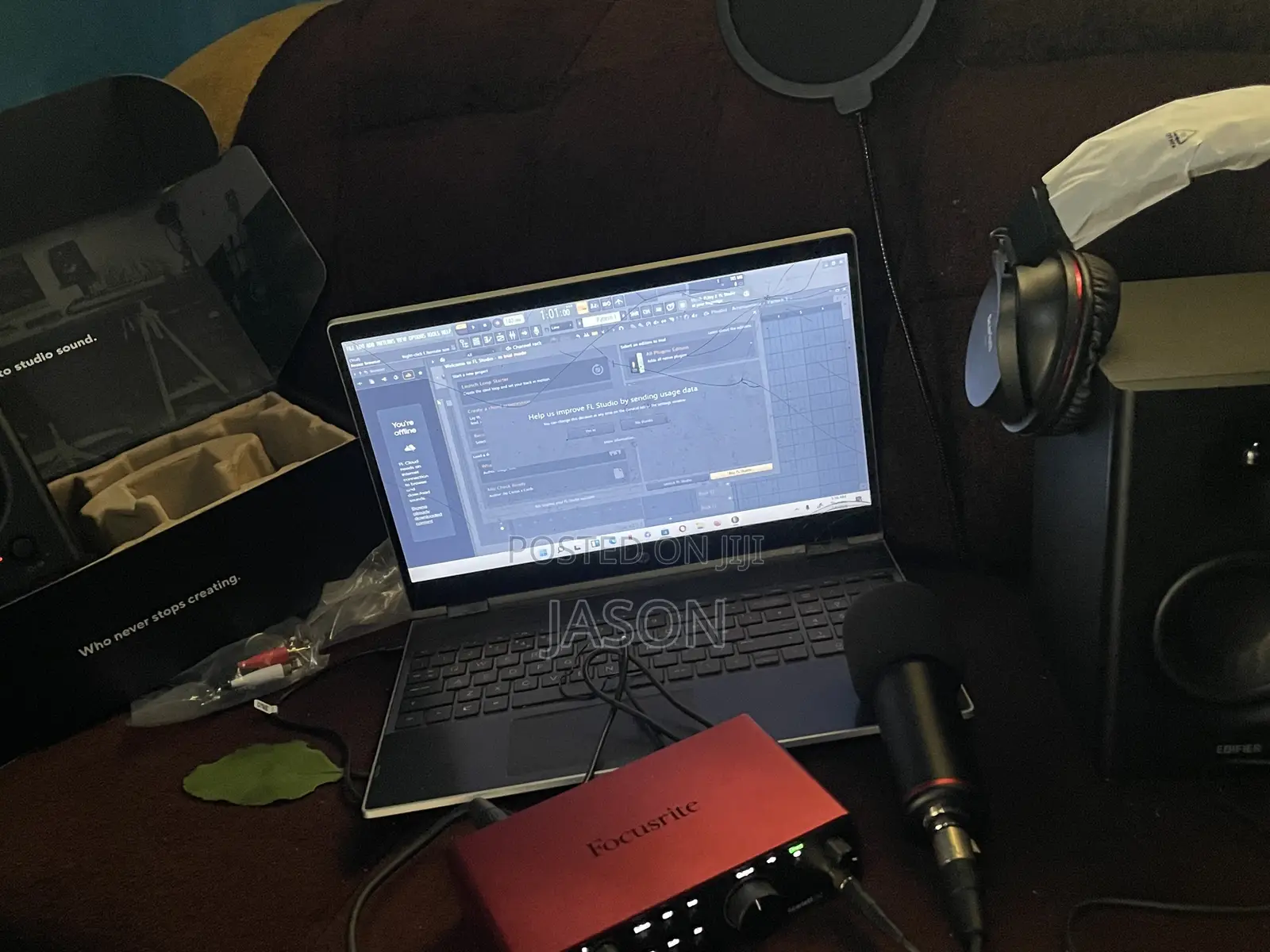 Focusrite Scarlet 4th Gen 2i2 Bundle With Studio Monitor